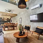 Lujoso Condo En Holistika By Bt Homes