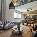 Lujoso Condo En Holistika By Bt Homes
